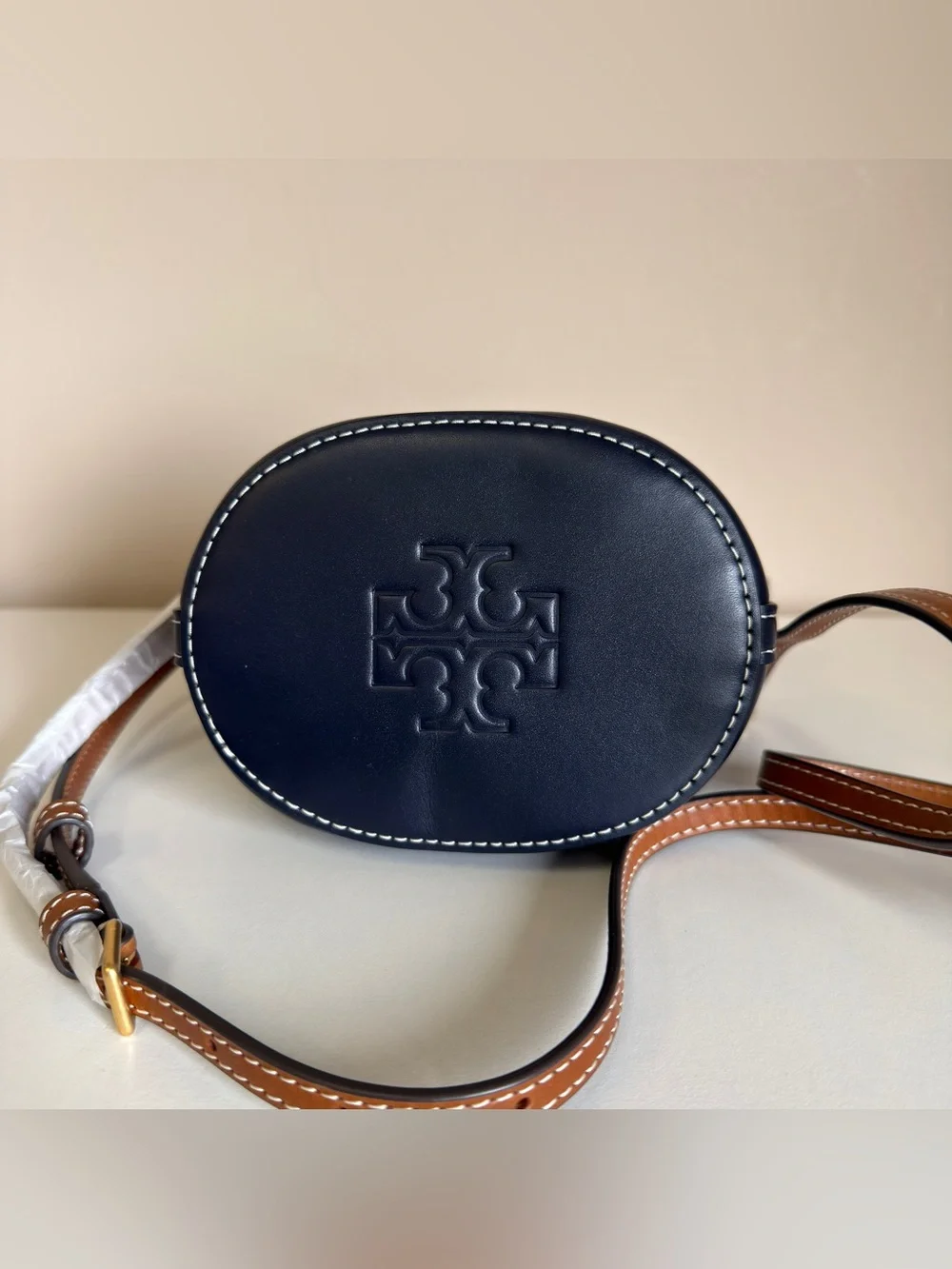 Tory Burch T MONOGRAM MINI BUCKET BAG